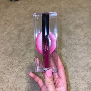 Huda Beauty Demi-Matte Lipstick - Passionista